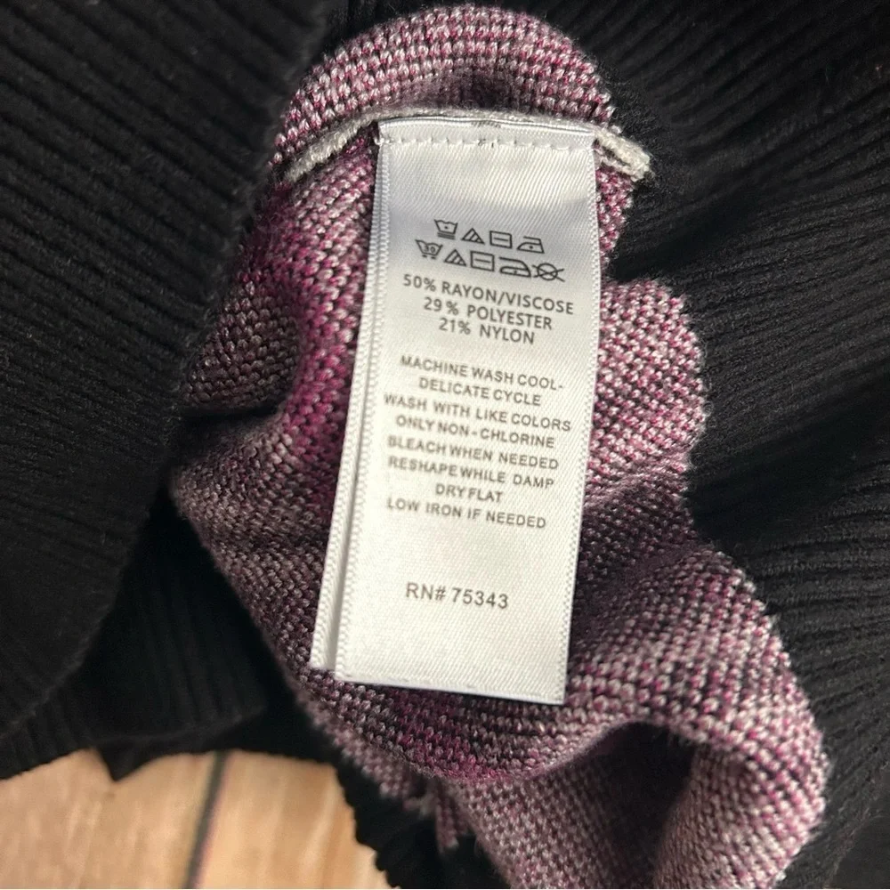Tahari Plaid Pullover Sweater | Size M